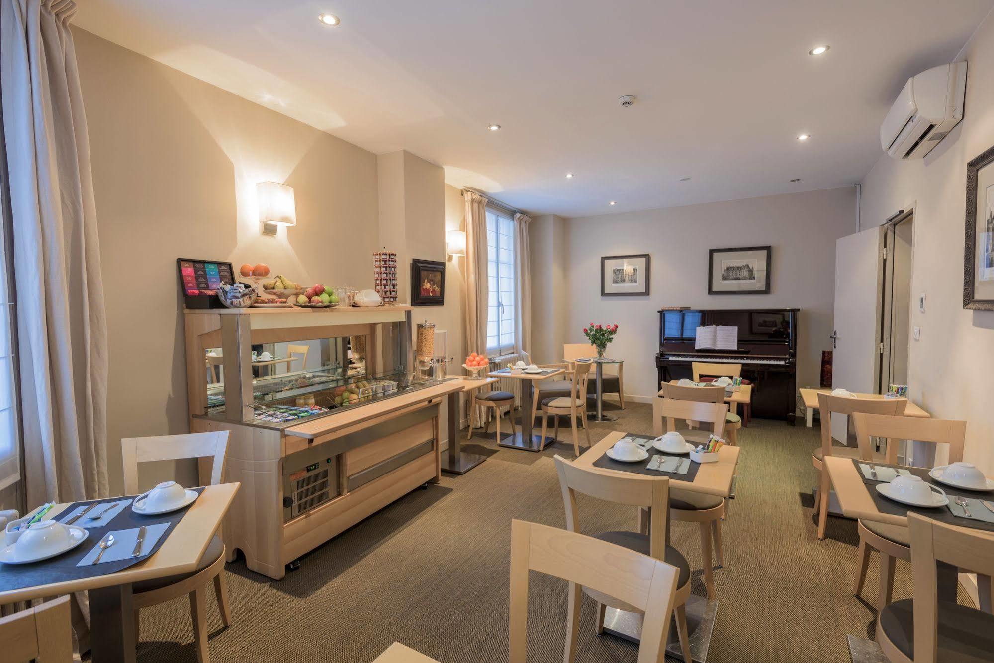 Ronsard Hotel